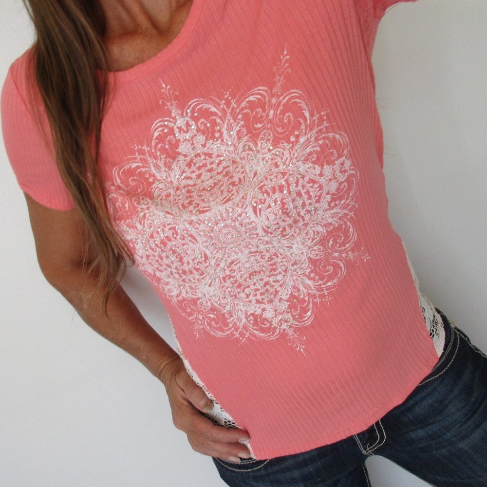 New DAYTRIP Top Embellished Graphic Tee Size Small